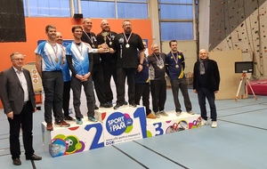 5ec92fa4b3f38_8Podiumhommearcpoulie.jpg